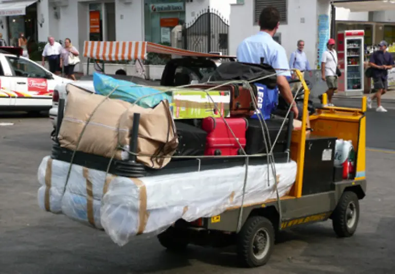 Manchmal-kommt-das-Gepaeck-erst-gar-nicht-im-Hotel-an-Dann-muessen-sofort-Reiseveranstalter-oder-Fluggesellschaft-informiert-werden-aus-Beweisgruenden-auch-schriftlich-und-am-besten-per-Einschreiben