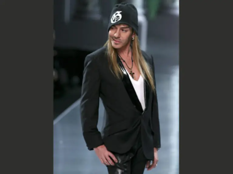 Darf-nicht-fehlen-Enfant-terrible-John-Galliano