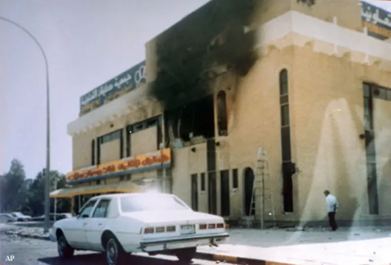 Auch-in-den-90er-Jahren-war-Oel-vergleichsweise-guenstig-Der-Einmarsch-irakischer-Truppen-in-Kuwait-im-Jahre-1990-sorgte-nur-fuer-einen-kurzfristigen-Anstieg