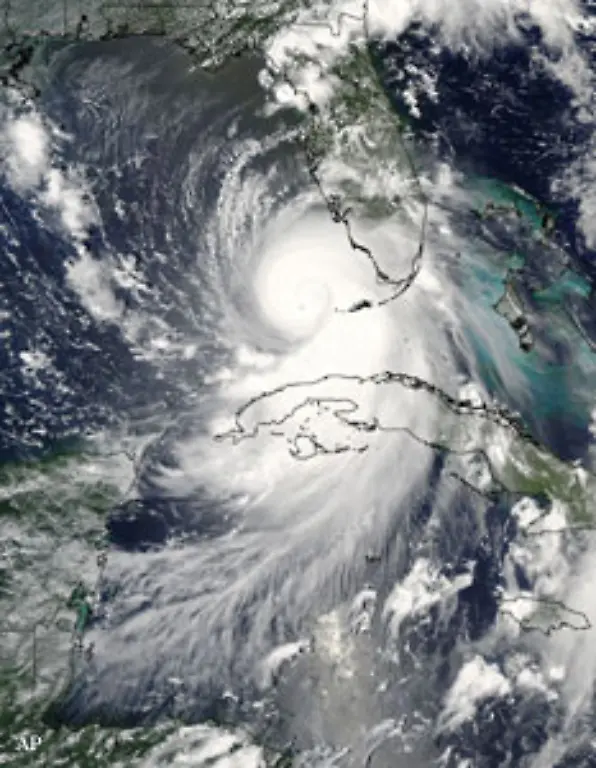 2005-sorgte-der-Hurrikan-Katrina-im-Golf-von-Mexiko-fuer-steigende-Preise-Der-Sturm-hatte-die-Oelfoerderung-und-die-Verarbeitung-massiv-beeintraechtigt-Ein-Fass-Oel-kostete-im-Schnitt-57-90-Dollar-also-rund-15-Dollar-mehr-als-im-Jahr-zuvor