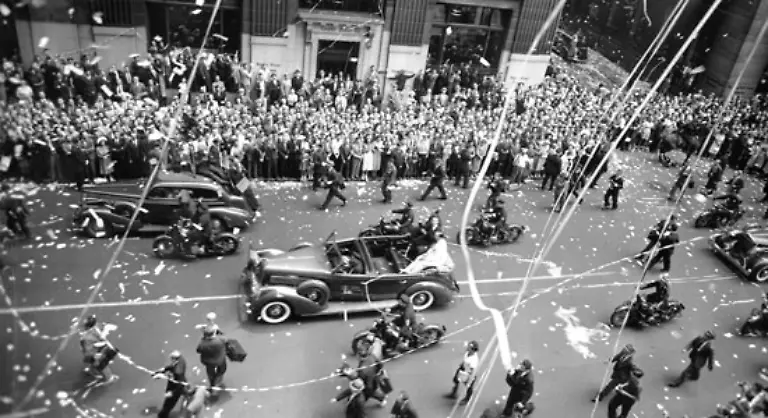Vor-70-Jahren-Ausnahmezustand-in-New-York-am-15-Juli-1938-Tausende-saeumen-die-Strassen-von-Manhattan-um-ihren-Helden-zu-feiern