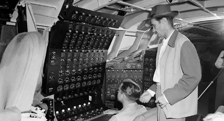 Hughes-Flugzeug-Visionen-gehen-nicht-immer-gut-aus