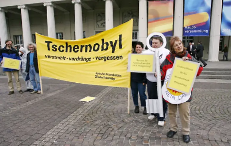 Tschernobyl-ist-zum-Symbol-fuer-die-Gefaehrdung-durch-Atomkraft-geworden-Doch-ist-es-in-vielen-Atomkraftwerken-auch-in-technisch-weiterentwickelten-des-Westens-in-den-vergangenen-Jahrzehnten-immer-wieder-zu-Stoerfaellen-und-Beinahe-Unfaellen-gekommen