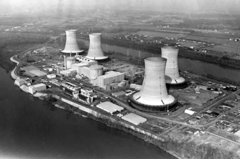 28-Maerz-1979-Maschinen-und-Bedienungsfehler-fuehren-im-US-Kernkraftwerk-Three-Miles-Island-bei-Harrisburg-zum-Ausfall-der-Reaktorkuehlung