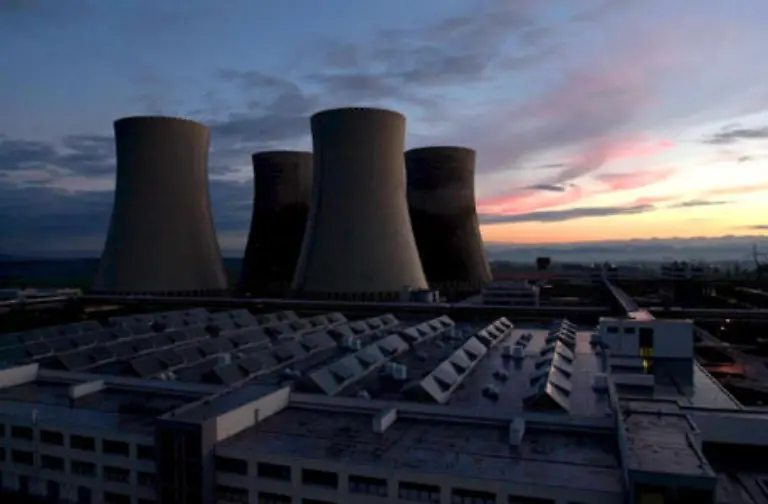 9-Oktober-2000-Das-umstrittene-tschechische-Atomkraftwerk-Temelin-geht-ans-Netz-Bis-Anfang-August-2006-werden-von-der-Anlage-regelmaessig-Stoerfaelle-gemeldet