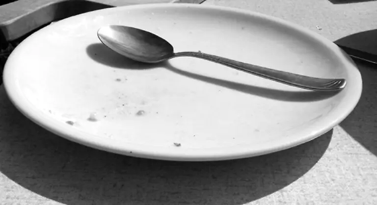 Fasten-macht-schlank-Zunaechst-ja-denn-wenn-dem-Koerper-keine-Kalorien-zugefuehrt-werden-muss-er-von-seinen-Speichern-leben