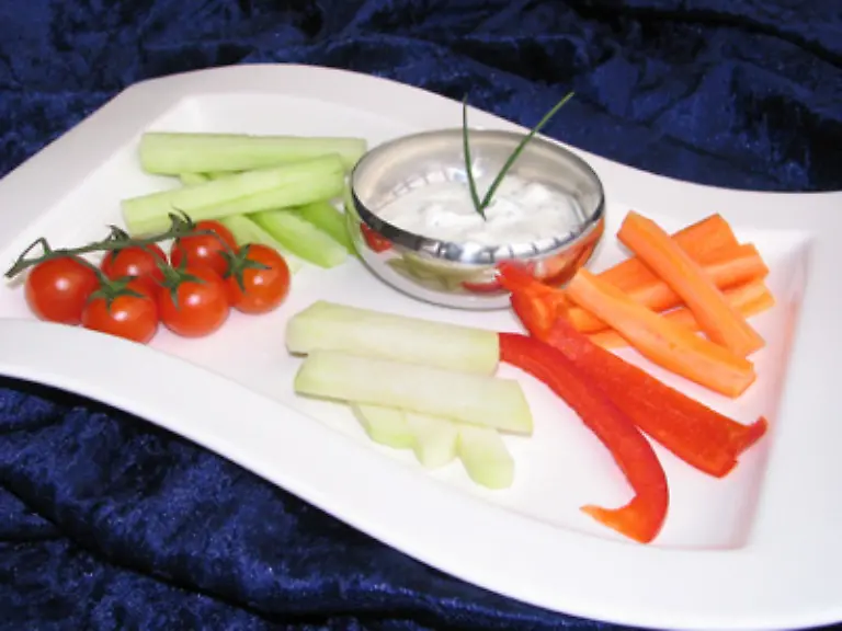 Menschen-nehmen-nur-ab-wenn-sie-ueber-einen-langen-Zeitraum-weniger-essen-als-sie-verbrauchen-Dabei-sollte-von-Mono-oder-einseitigen-Diaeten-Abstand-genommen-werden-da-sie-schnell-Mangelerscheinungen-im-Koerper-hervorrufen