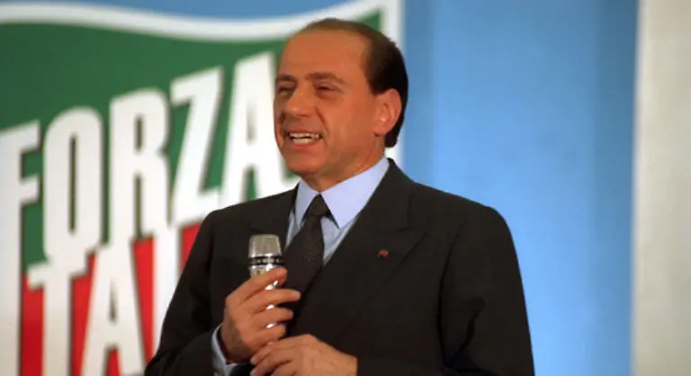 Seine-Partei-Forza-Italia-gruendet-er-Ende-1993