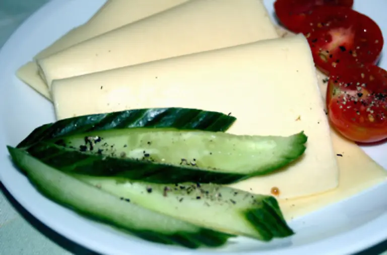 die-Groesse-der-Mahlzeiten-zu-reduzieren-so-dass-sie-letztendlich-mit-sechs-Mahlzeiten-mehr-Kalorien-zu-sich-nehmen-als-mit-drei