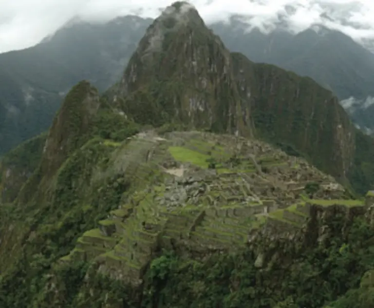 Die-heiligen-Staetten-von-Machu-Picchu-in-Peru-sind-durch-tausende-Touristen-taeglich-bedroht-Die-UNESCO-fordert-eine-Reduzierung-der-Besucherzahlen