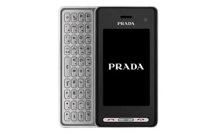 Ende-2008-kam-das-neue-Prada-Handy-auf-den-Markt-Die-wichtigste-Neuerung-eine-ausfahrbare-QWERTZ-Tastatur-Preis-ab-600-Euro