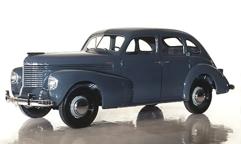 1938-feierte-er-Premiere-Im-Fruehjahr-1939-wurde-auf-dem-Genfer-Automobilsalon-erstmals-einem-breiteren-Publikum-vorgestellt