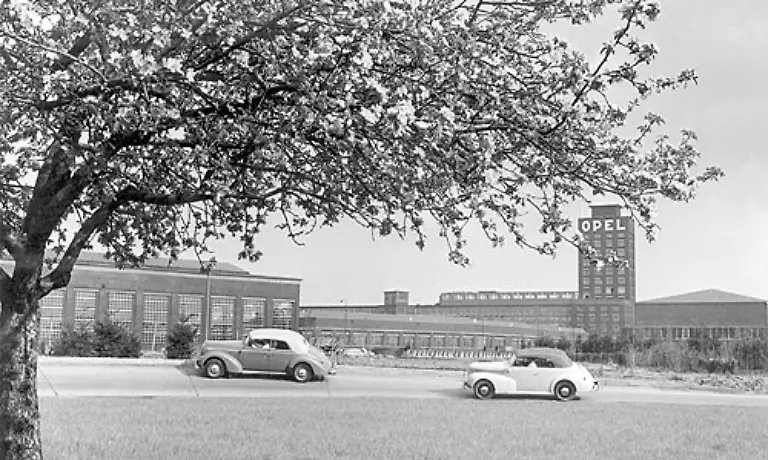 Das-Hauptwerk-von-Opel-in-Ruesselsheim-in-den-dreissiger-Jahren