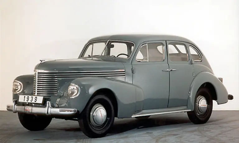 In-den-zwei-Jahren-bis-zur-Einstellung-der-zivilen-Produktion-1940-wurden-25-374-Autos-verkauft