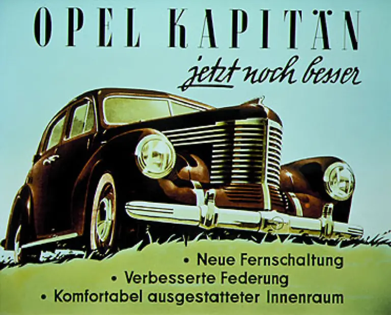 Ein-Werbeplakat-aus-dem-Jahr-1949-In-den-ersten-Nachkriegsjahren-verkaufte-sich-der-Kapitaen-relativ-schleppend-Kein-Wunder-gehoerte-er-doch-eher-zur-Oberklasse-und-die-Menschen-hatte-in-dieser-Zeit-wenig-Geld-und-andere-Sorgen