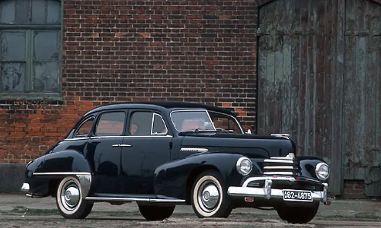 Beim-Kapitaen-des-Baujahrs-1951-wurde-die-Karosserie-mit-deutlich-mehr-Chrom-aufgewertet-Auch-der-Motor-legte-mit-58-PS-an-Leistung-zu