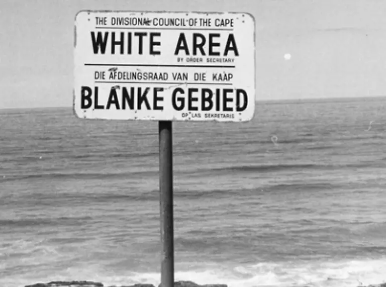 Ich-habe-das-Ideal-einer-demokratischen-und-freien-Gesellschaft-vertreten-in-der-alle-Menschen-in-Harmonie-und-mit-gleichen-Moeglichkeiten-zusammenleben-sagte-Mandela-schon-1964
