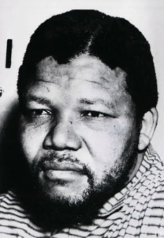 Doch-schliesslich-akzeptiert-Mandela-Gewalt-als-Mittel-zur-Beendigung-der-Apartheid