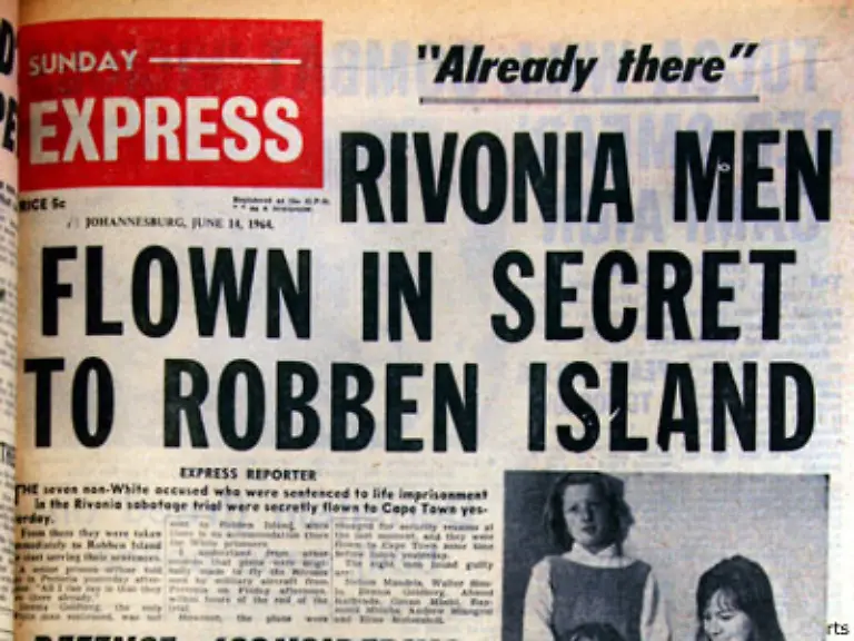 Vom-13-Juni-1964-bis-zum-31-Maerz-1982-verbringt-Mandela-fast-18-seiner-28-Jahre-Haft-als-Gefangener-466-64-auf-Robben-Island-dem-schaerfsten-Vorposten-des-suedafrikanischen-Gefaengnissystems