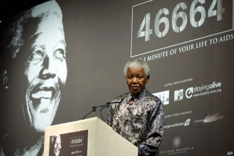 Jede-Zelle-war-draussen-mit-einer-weissen-Karte-markiert-auf-der-unser-Name-und-die-jeweilige-Haeftlingsnummer-stand-Auf-meiner-war-zu-lesen-N-Mandela-466-64-das-bedeutet-dass-ich-als-466-Gefangener-im-Jahr-1964-auf-die-Insel-gekommen-war