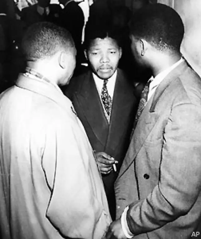 Nicht-zuletzt-deshalb-wird-die-Fuehrungsgruppe-des-ANC-Anfang-April-1982-in-das-Hochsicherheitsgefaengnis-von-Pollsmor-verlegt