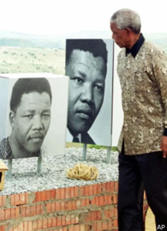 Der-Wandel-Suedafrikas-vom-Apartheid-Regime-hin-zu-einem-demokratischen-Staat-sei-nicht-allein-sein-Verdienst-hat-Mandela-immer-wieder-betont