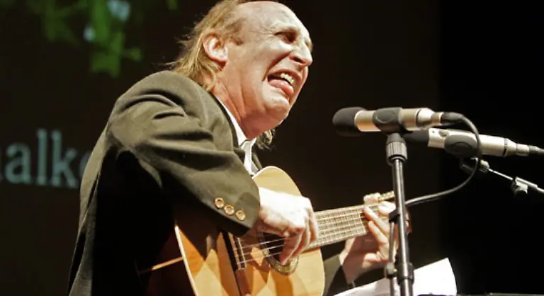 als-Zwoelfjaehriger-bekam-er-eine-Gitarre-geschenkt