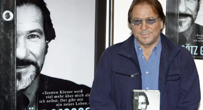 Fuer-sich-selbst-schreibt-er-auch-seit-30-Jahren-Tagebuecher-Jeden-Tag-eine-Seite-mehr-habe-ich-nicht-zu-sagen-die-nach-seinem-Willen-aber-irgendwann-vernichtet-werden-sollen