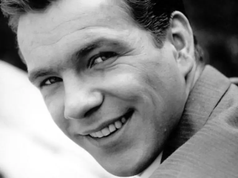 Auf-seine-Arbeit-bereitet-sich-der-Preusse-und-Berliner-Junge