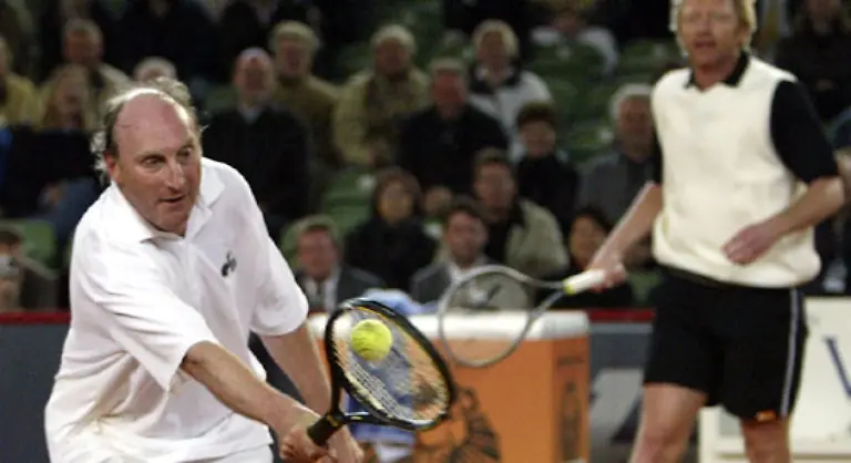 und-da-er-es-inzwischen-ganz-gut-kann-darf-er-auch-mal-mit-echten-Ex-Tennis-Groessen-spielen-meist-fuer-einen-guten-Zweck