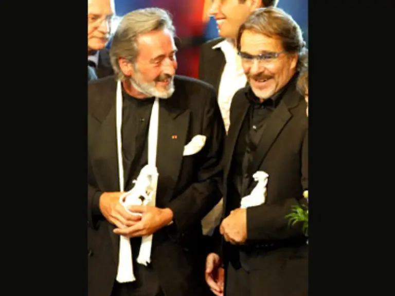 oder-mit-der-bissigen-Muenchner-Schickimicki-Satire-Rossini