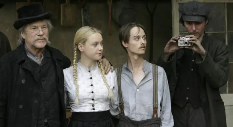 Gerade-hat-er-die-George-Tabori-Groteske-Mein-Kampf-mit-dem-jungen-Tom-Schilling-abgedreht