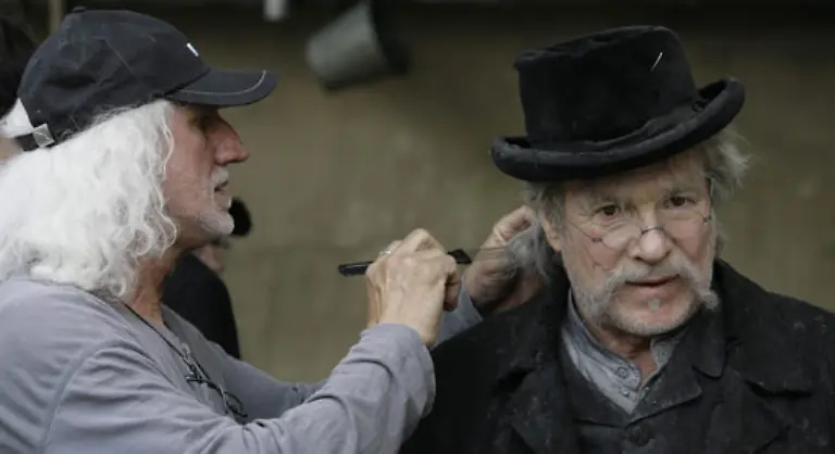 George-verschweigt-auch-nicht-bittere-Kindheitserinnerungen-wenn-der-Vater-nicht-davor-zurueckschreckte-seinen-kleinen-Sohn-mit-der-Reitpeitsche-zu-zuechtigen