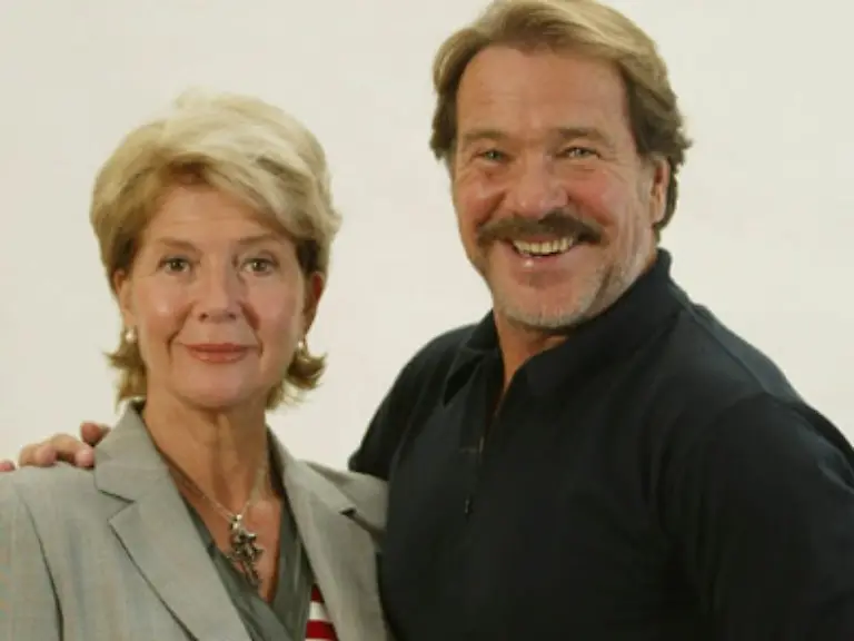 Goetz-George-selbst-ist-sichtlich-stolz-auf-seine-vielen-Rollen-und-die-vielseitigen-Charaktere-die-er-dargestellt-hat