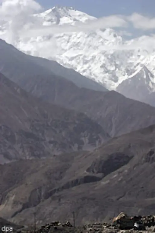 Mit-8125-Metern-ist-er-der-neunthoechste-Gipfel-der-Erde