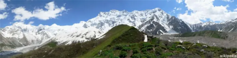 Als-westlicher-Entdecker-des-auch-Diamir-Koenig-der-Berge-genannten-Riesen-gilt-der-deutsche-Naturwissenschaftler-Adolf-Schlagintweit-1829-1857-der-mit-seinen-Bruedern-Hermann-und-Robert-Teile-des-Himalayas-erforschte