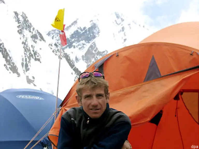 Nach-neun-Tagen-unter-staendigem-Energie-und-Sauerstoffmangel-werden-Walter-Nones