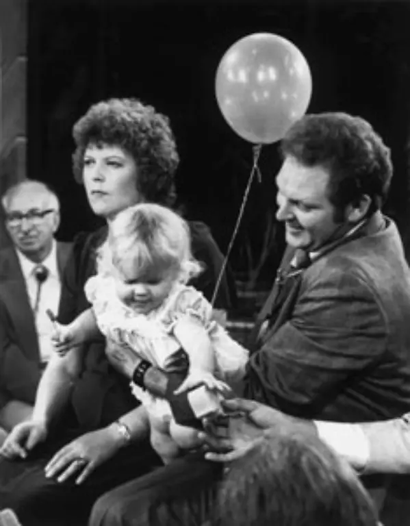 Ihre-eigenen-Eltern-Lesley-und-John-hatten-dagegen-neun-Jahre-verzweifelt-versucht-ein-Kind-zu-zeugen-Das-Paar-aus-Bristol-beschloss-schliesslich-sich-zusammen