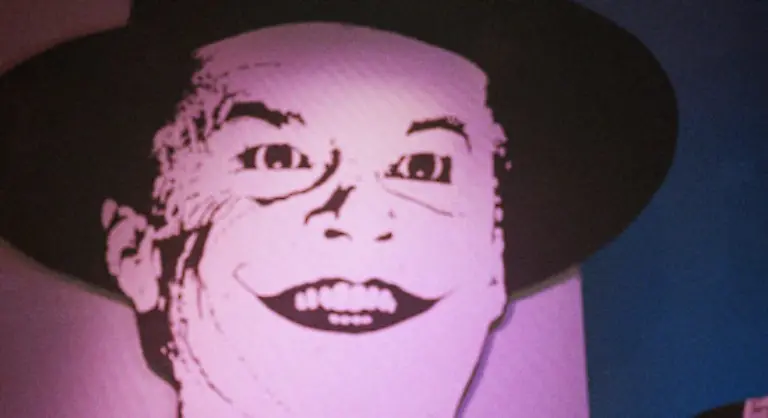 sogar-den-diabolischen-Joker-von-Jack-Nicholson-Batman-1989-glatt-an-die-Wand-Treuen-Ledger-Fans-mag-dieser-Anblick-einen-Schauer-ueber-den-Ruecken-jagen