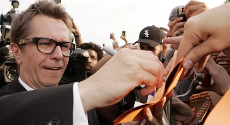 Es-wuerde-mich-echt-wundern-wenn-er-keinen-Oscar-erhaelt-attestiert-Co-Star-Gary-Oldman-Sollte-Ledger-im-Februar-2009-tatsaechlich-gewinnen-so-waere-er-der-zweite-Schauspieler-nach-Peter-Finch-1976-fuer-Network-dem-posthum-diese-Ehre-zuteil-wird