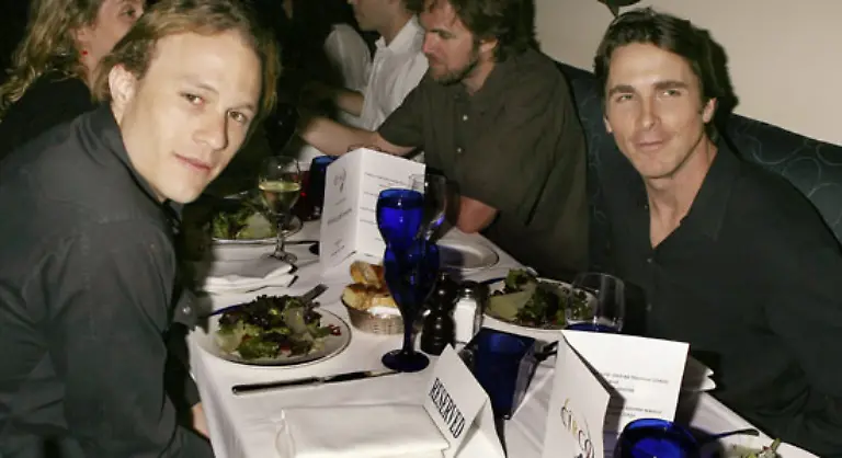 Damit-ueberfluegelten-Christian-Bale-im-Fledermauskostuem-und-Heath-Ledger-als-Boesewicht-saemtliche-Konkurrenz-haushoch
