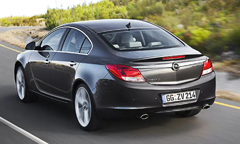 Das-Potenzial-dazu-hat-er-allemal-Mit-viel-Technik-und-einem-innovativen-dynamischen-Design-hat-Opel-den-Insignia-hoeher-positioniert-als-den-Vorgaenger-Vectra
