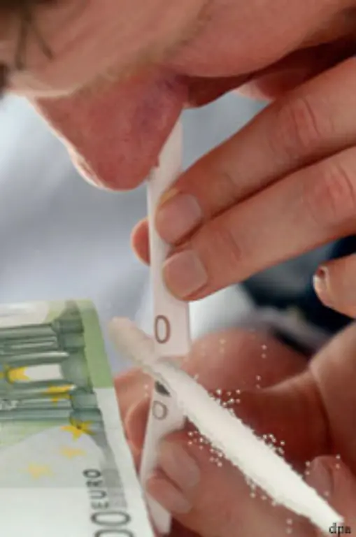 Unter-Kokaineinfluss-fuehlen-sich-die-Konsumenten-euphorisch-energiegeladener