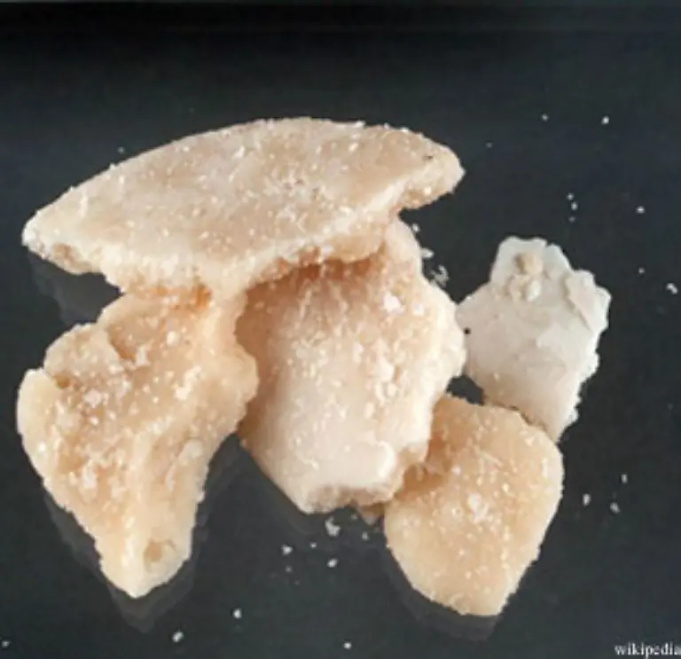 Crack-dagegen-ist-wesentlich-billiger-als-Kokain-und-in-den-USA-vor-allem-als-Strassendroge-verbreitet-Es-ist-die-Droge-mit-dem-hoechsten-Suchtpotenzial