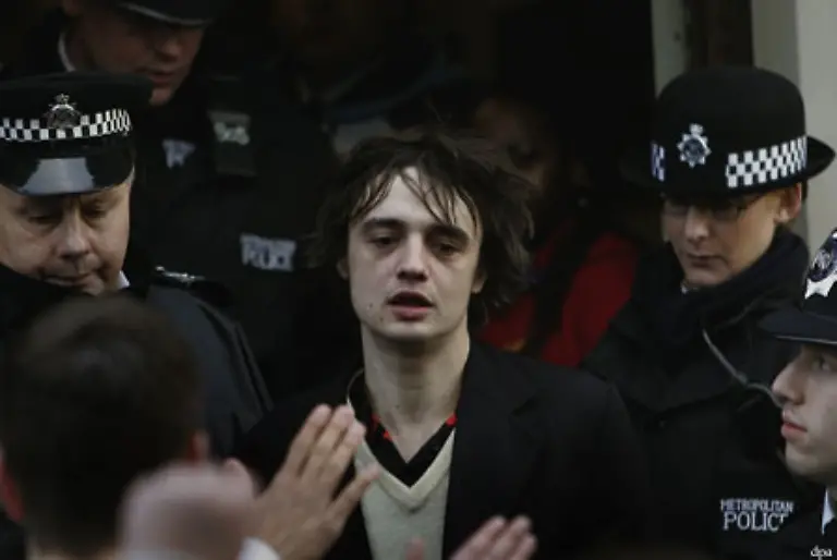 Verbreitet-und-besonders-gefaehrlich-ist-heute-insbesondere-der-Mischkonsum-Beruehmte-Konsumenten-wie-etwa-Pete-Doherty-mischen-Crack-Heroin-Kokain-andere-harte-und-weichere-Drogen-wild-durcheinander