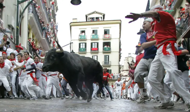 Der-Koerper-wird-durch-Ausschuettung-des-Stresshormons-Adrenalin-in-Alarmbereitschaft-versetzt-Die-Atmung-wird-schneller-Blutdruck-Puls-und-Aufmerksamkeit-steigen-ebenso-das-Selbstbewusstsein