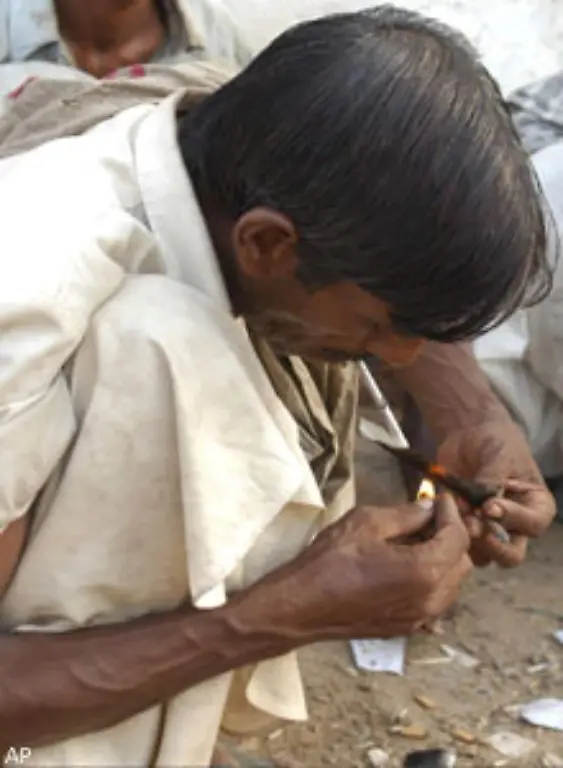 Es-gibt-viele-Gruende-warum-Menschen-Drogen-nehmen-Einige-wollen-ihren-Problemen-entfliehen-andere-nehmen-sie-aus-reiner-Langeweile-Neugier-oder-einfach-um-sich-gut-zu-fuehlen