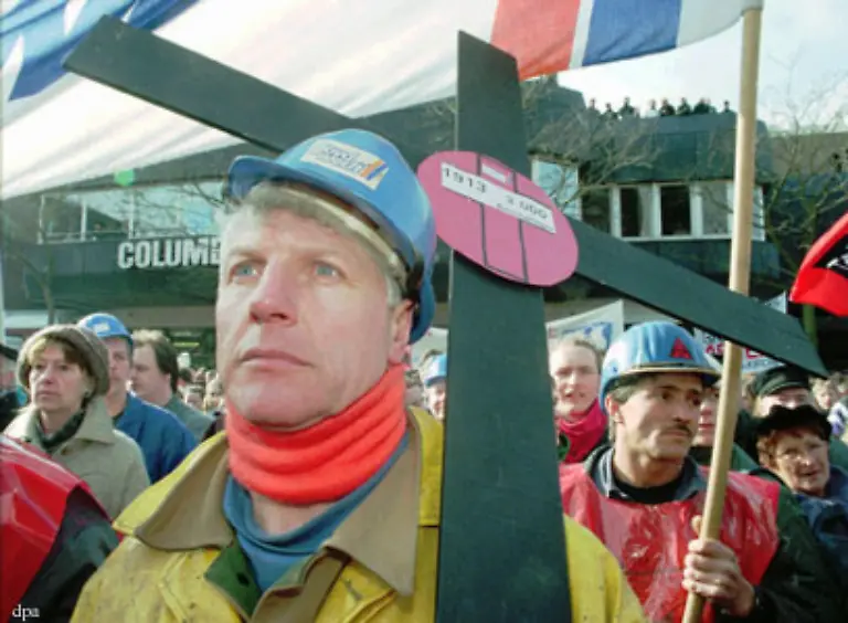 Mai-1996-Nach-mehr-als-100-Jahren-Firmengeschichte-geht-der-Werftenverbund-Bremer-Vulkan-pleite-Rund-2000-Mitarbeiter-verlieren-ihren-Job