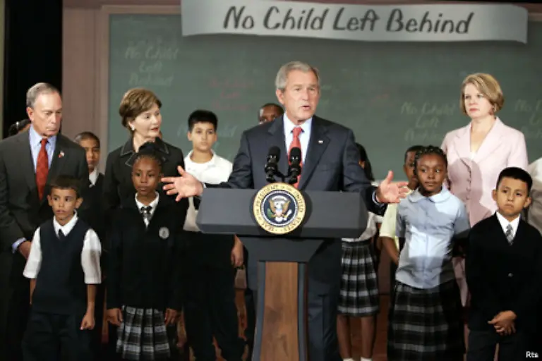 Dieses-No-Child-Left-Behind-Programm-stammt-von-George-W-Bush-Aber-auch-der-demokratische-Senator-will-an-ihm-festhalten-und-kuendigt-wie-sein-republikanischer-Kontrahent-eine-konsequentere-Durchsetzung-und-die-Verbesserung-des-Bildungsstandards-an