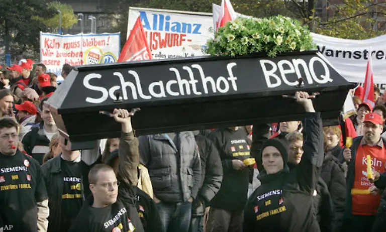 September-2006-Der-Handy-Hersteller-BenQ-Mobile-mit-mehr-als-3000-Beschaeftigten-reicht-beim-Muenchner-Amtsgericht-Insolvenzantrag-ein-Nach-erfolgloser-Investorensuche-wird-der-Betrieb-der-ehemaligen-Siemens-Handysparte-bis-Januar-2007-weitgehend-eingestellt